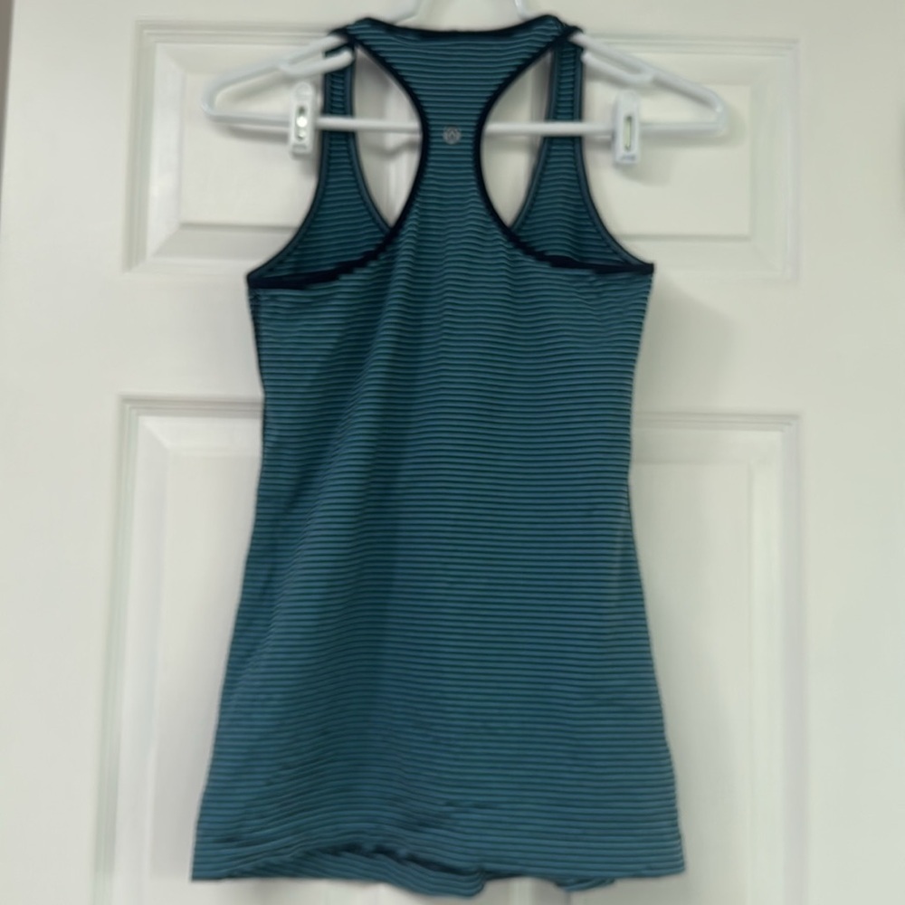 Lululemon Racerback Tank Top Women's Athletic Sleeveless Blue Activewear size 8 - Picture 3 of 5